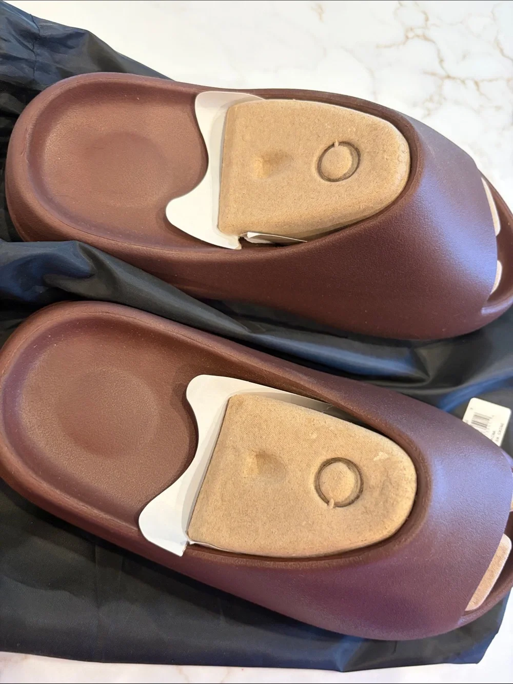 Brown Yeezy Slides - Picture 3 of 4